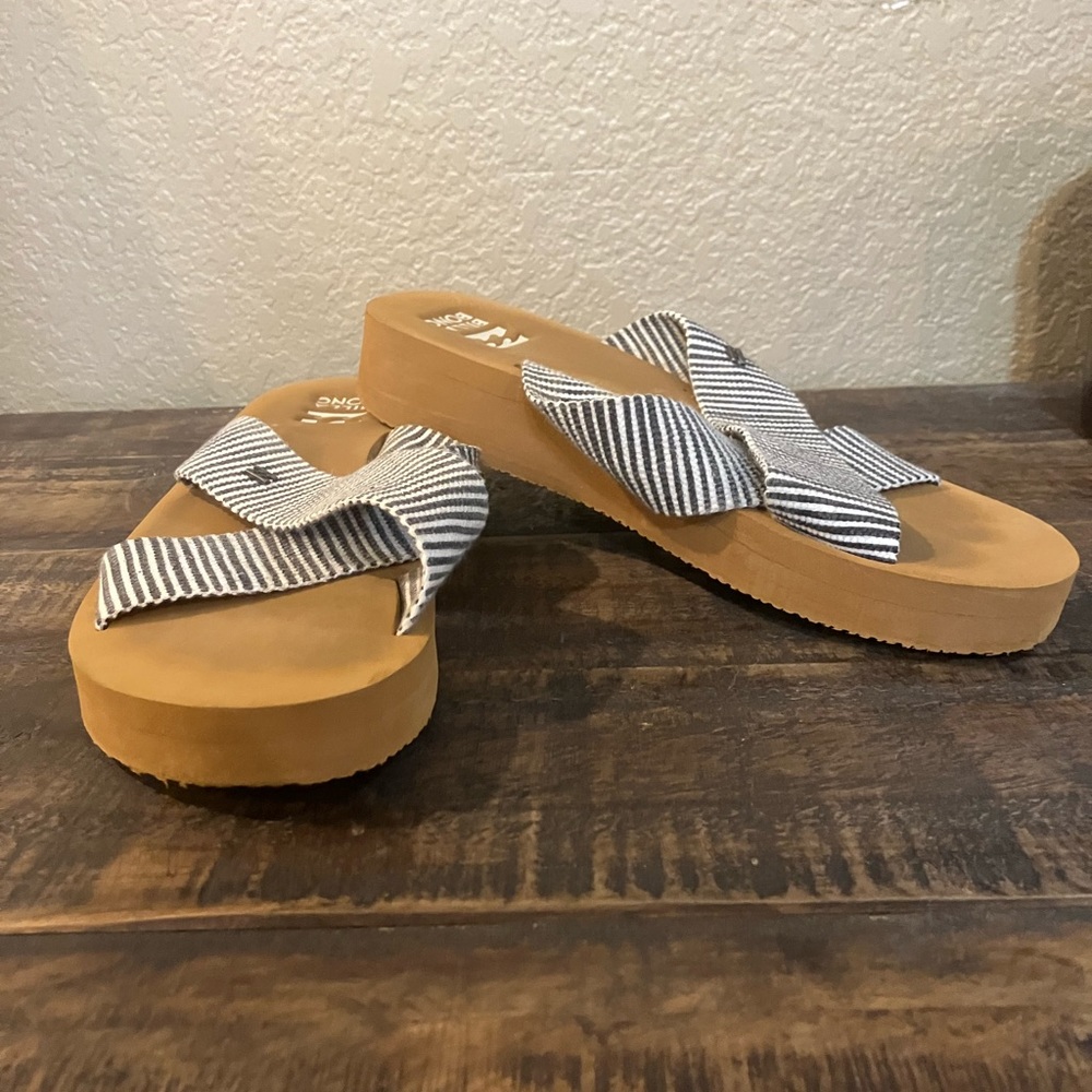 BillaBong, 10, sandals